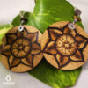12 Aretes-Broquel Pirograbado