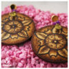 16 Aretes-Broquel Pirograbado