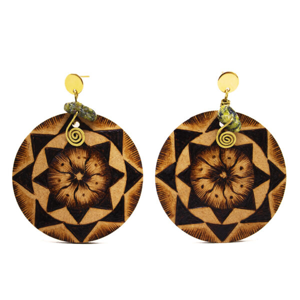 24 Aretes-Broquel Pirograbado