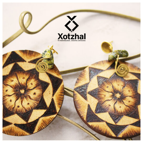 27 Aretes-Broquel Pirograbado