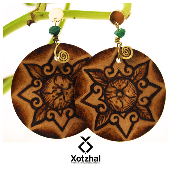38 Aretes-Broquel Pirograbado