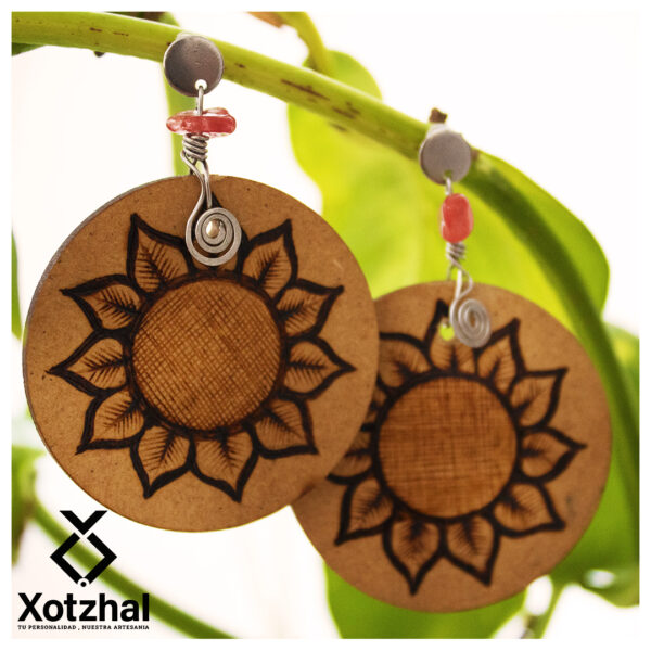 62 Aretes-Broquel Pirograbado
