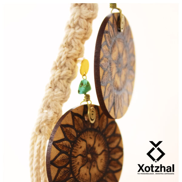 68 Aretes-Broquel Pirograbado