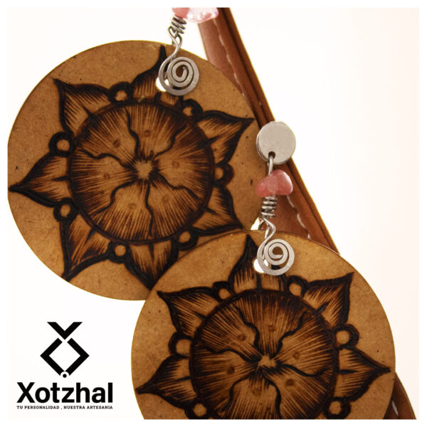 85 Aretes-Broquel Pirograbado