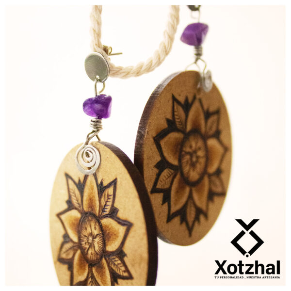 90 Aretes-Broquel Pirograbado